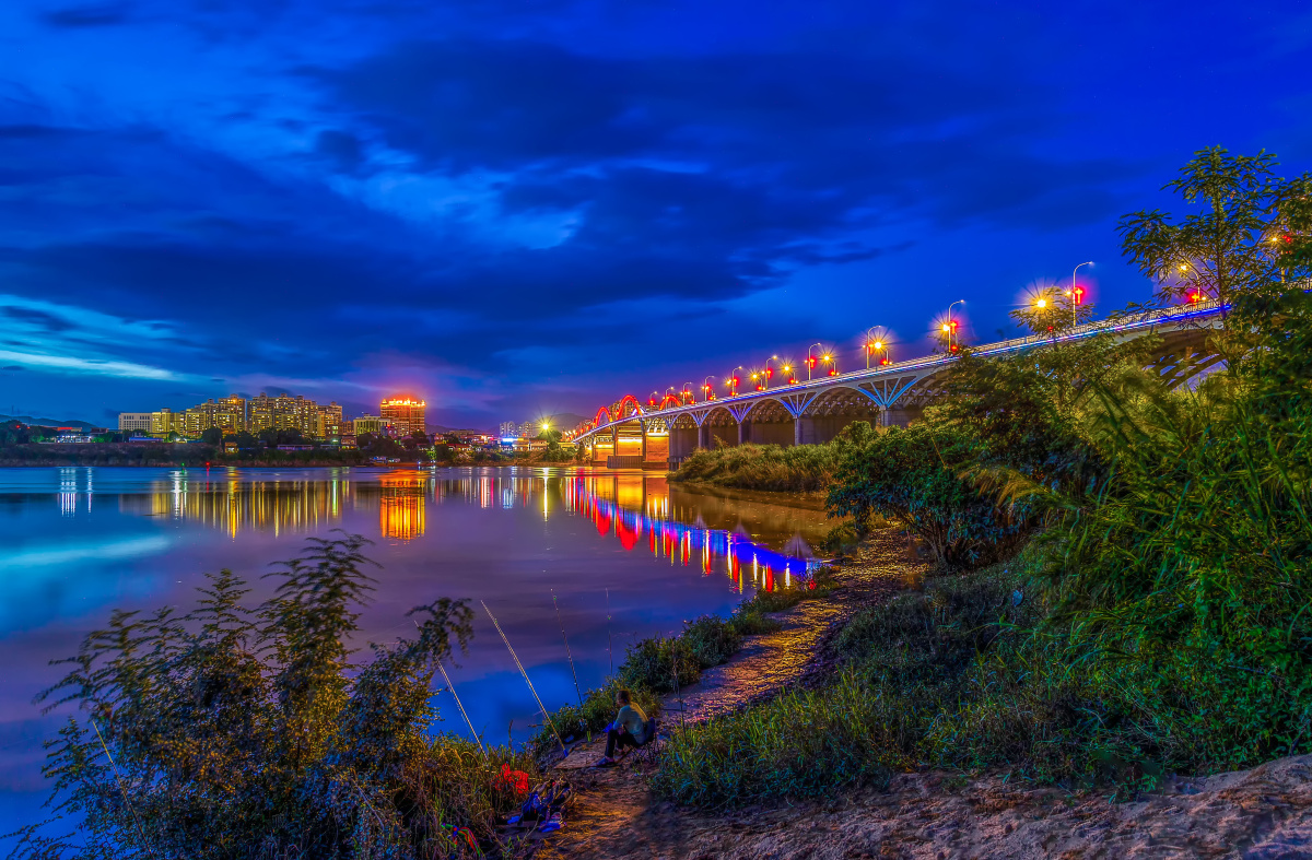 博罗江边夜景