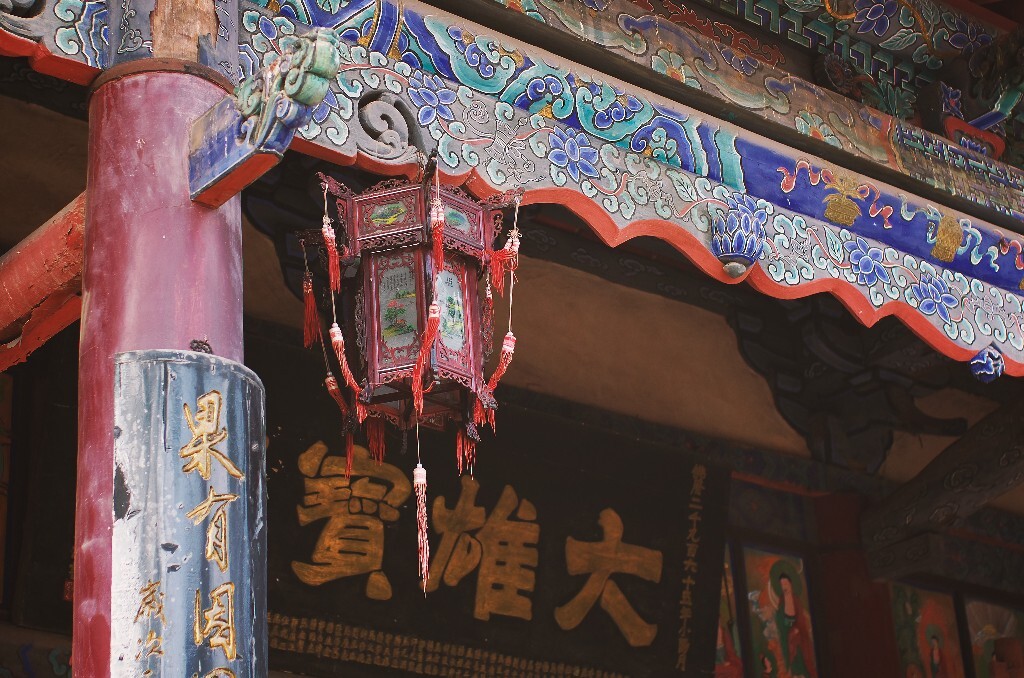 6月。去山西洪洞广胜寺测绘。在元代的古建筑上爬上爬下,蹭了一身的灰。