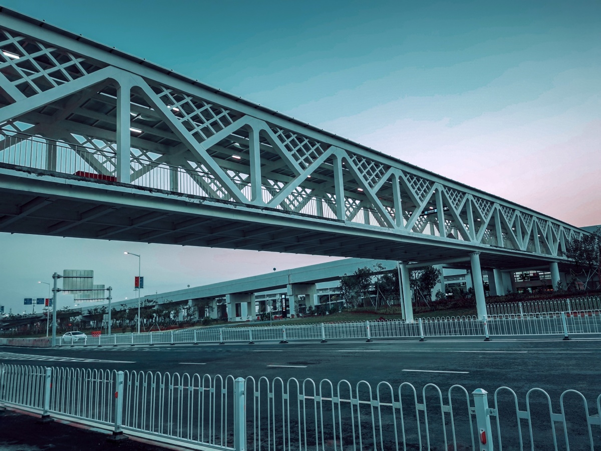 城市建筑人行天桥