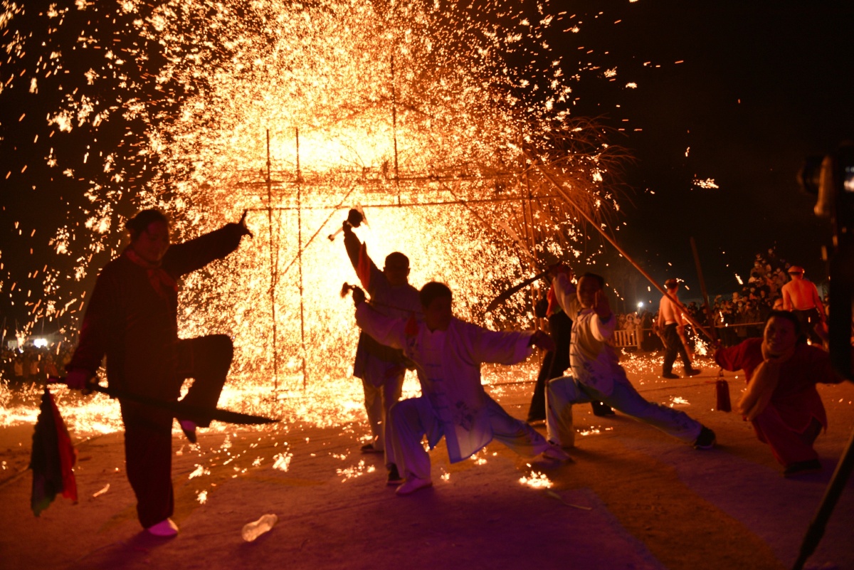 国家非物质文化遗产确山打铁花