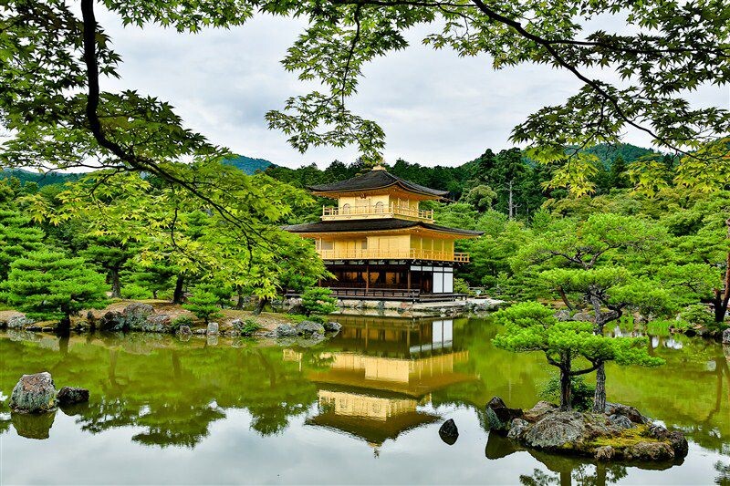 鹿苑寺<br />
又名金阁寺