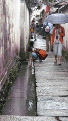 戏水