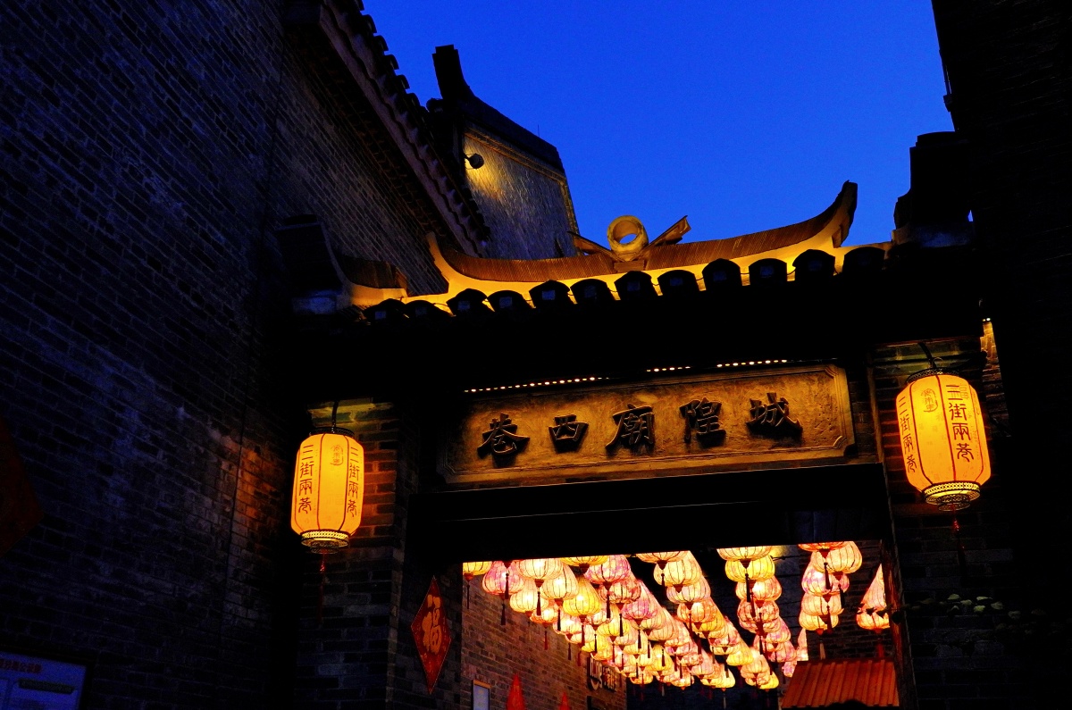 巷子有故事城市·夜晚光#灯笼建筑物建筑晚上古代的古建筑古城老城