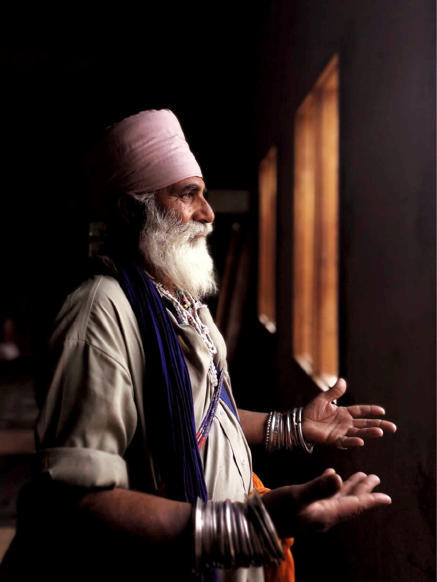 祈祷的锡克教徒