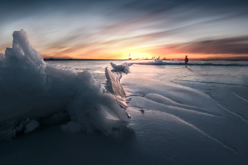 冰湖烟火.../ 青海