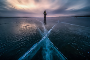 北疆冬天的冰湖.../新疆