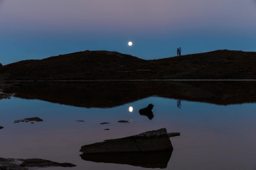 会惹祸的月亮...