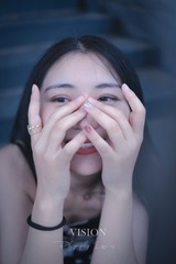 983686