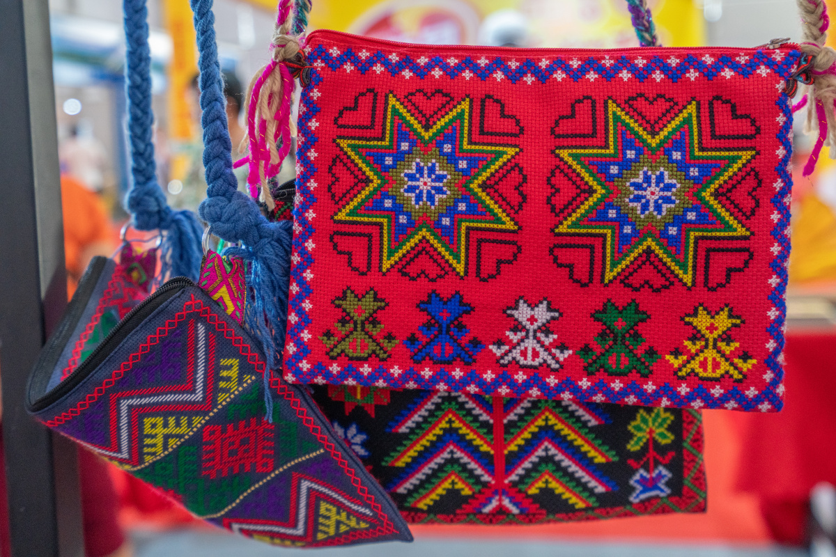 海南苗族织绣手工技艺