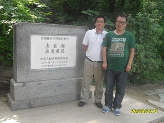 与评论家王小兵先生合影