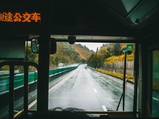 872601