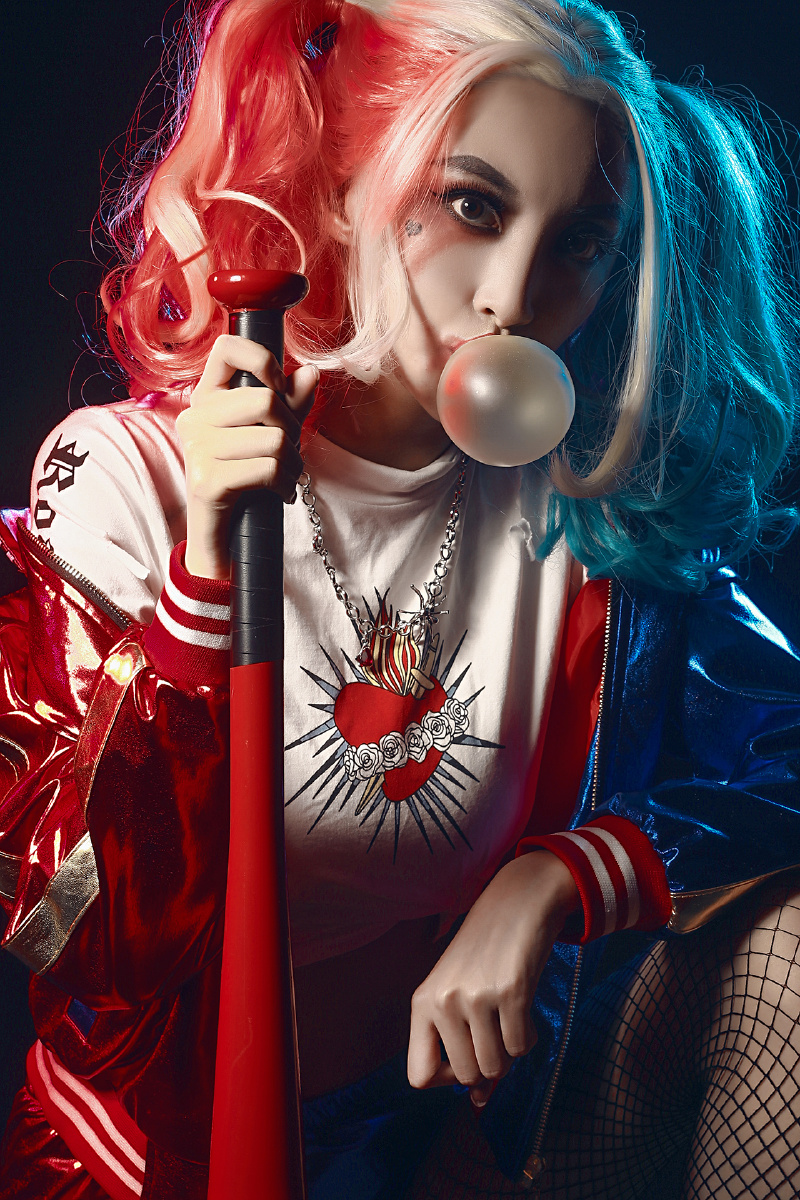 87哈莉·奎茵 一个看似残忍.暴力的神经质女人.