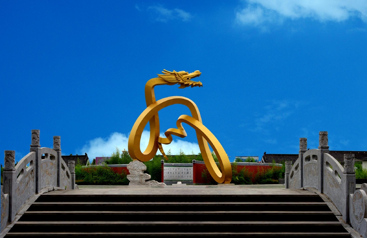 人祖伏羲定都于宛丘,以风为姓,以龙纪官,制婚嫁,结网罟.