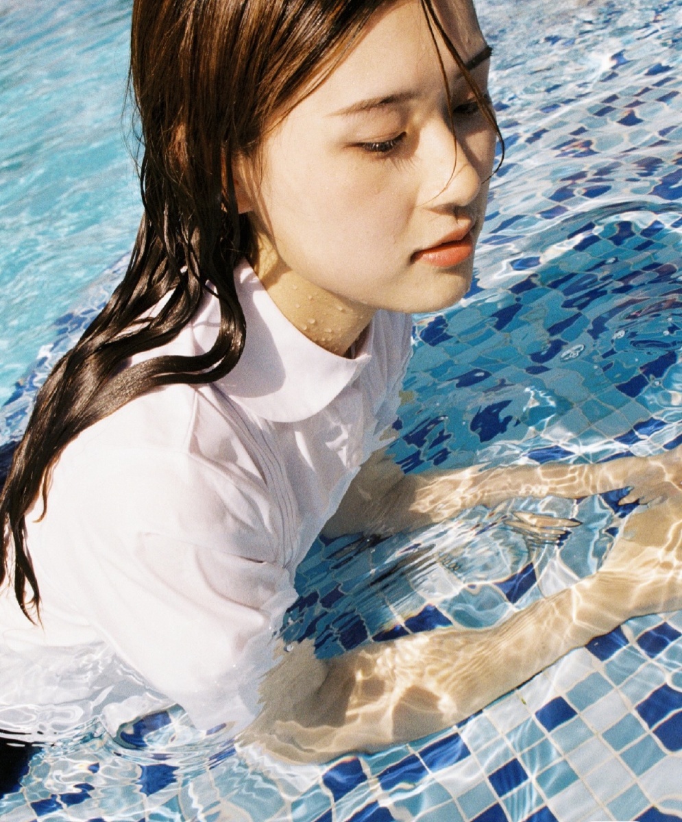 泳池女孩