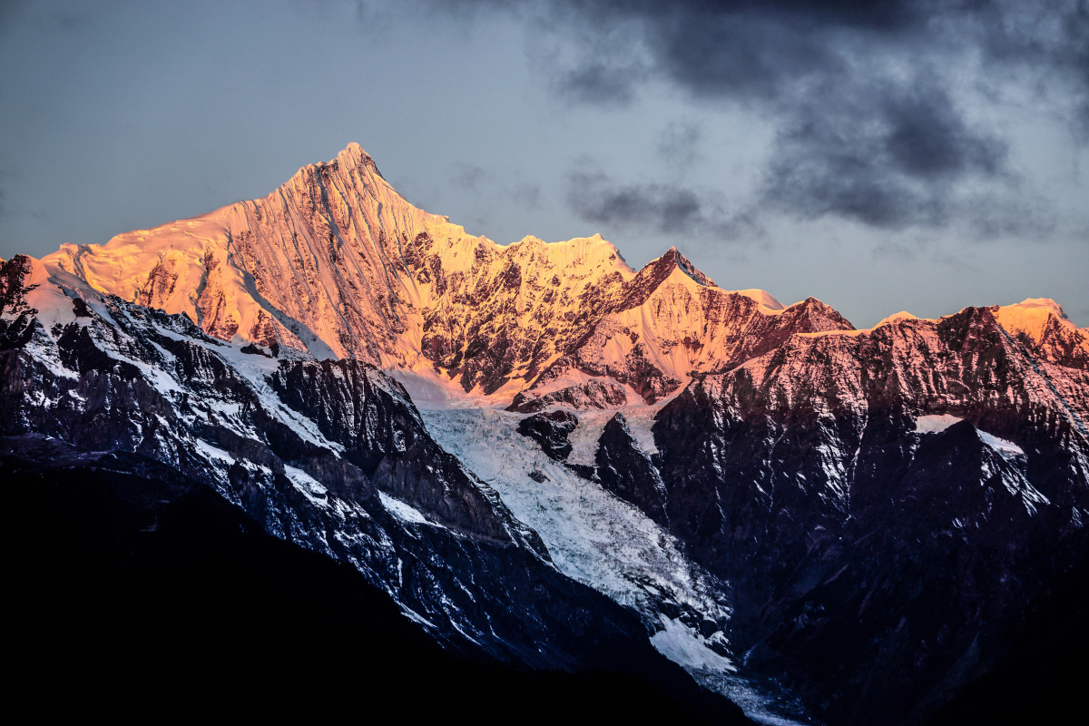 梅里雪山日照金山