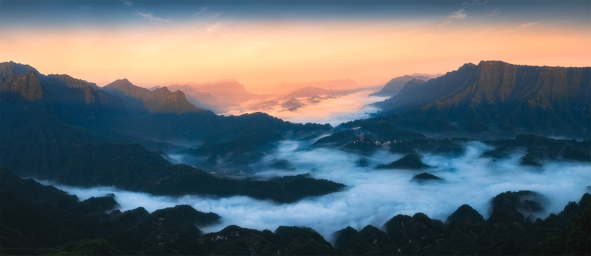 山河图沟壑纵横云海弥漫放眼于天地之间沉浸吾心之世界