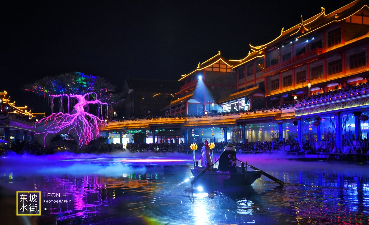 四川版大唐不夜城眉山东坡水街今年春节最火打卡点人山人海来形容简直