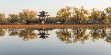 练桥倒影
