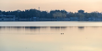 静静的湖面