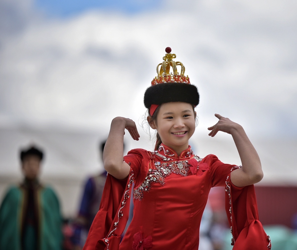 内蒙古察哈尔蒙古族服装服饰展演