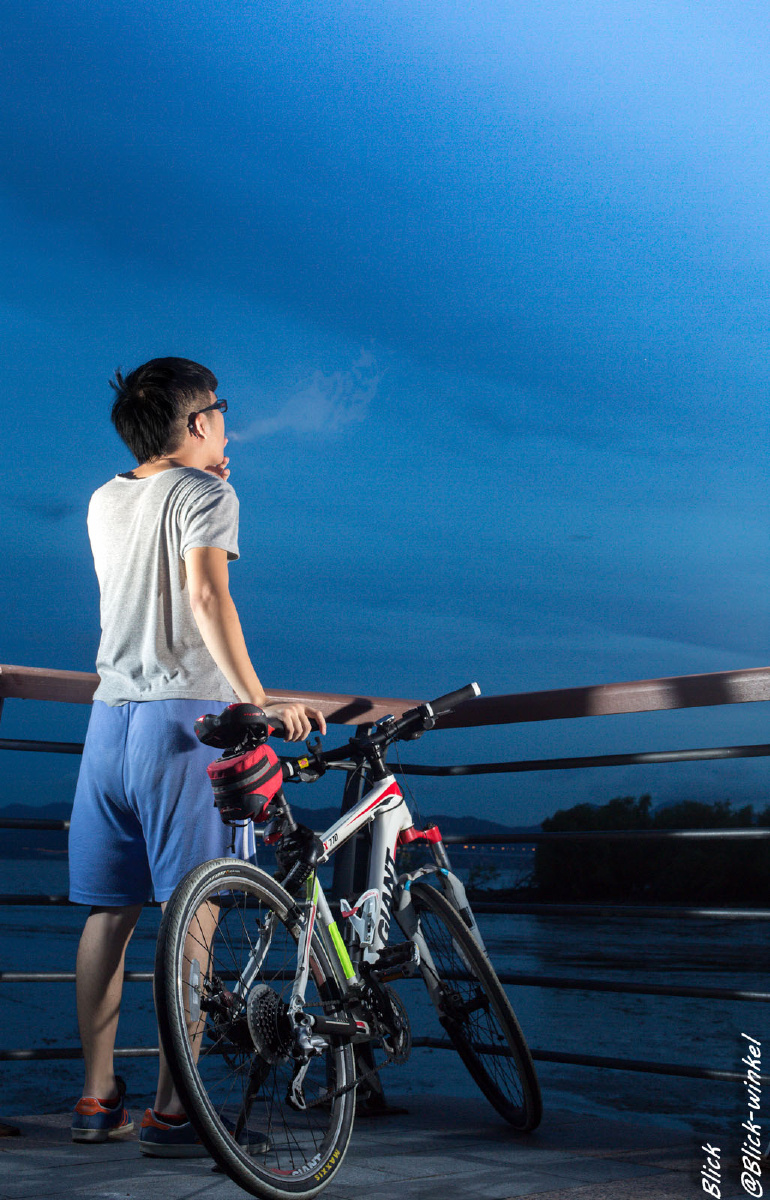 忧郁风 br /> 双离机闪 独行侠一人成型 非hdr