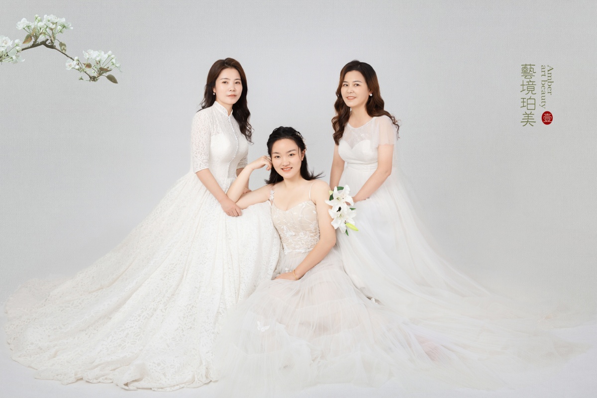 母女三代同框拍这样一组照片不只是前卫我感觉也是特别有意义的一件