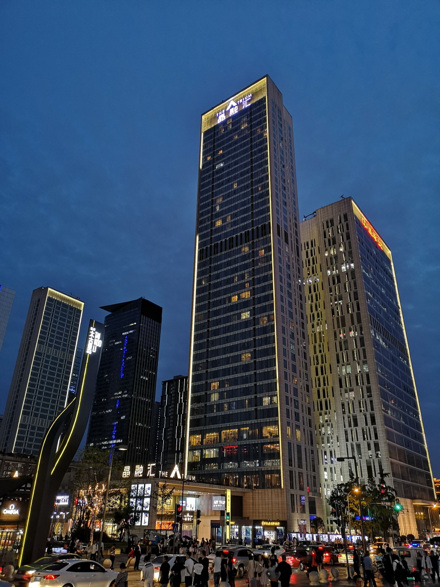 成都市时尚商圈太古里夜景手机原图