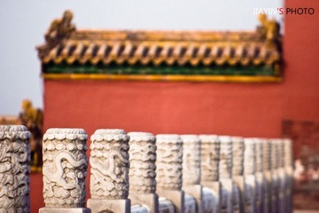 雕栏和宫墙