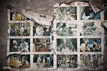 老屋里的旧帖画