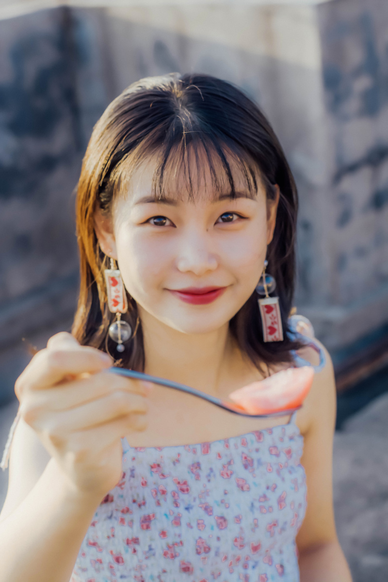 你笑起来的时候眼睛弯弯像月牙连空气都变得甜甜的