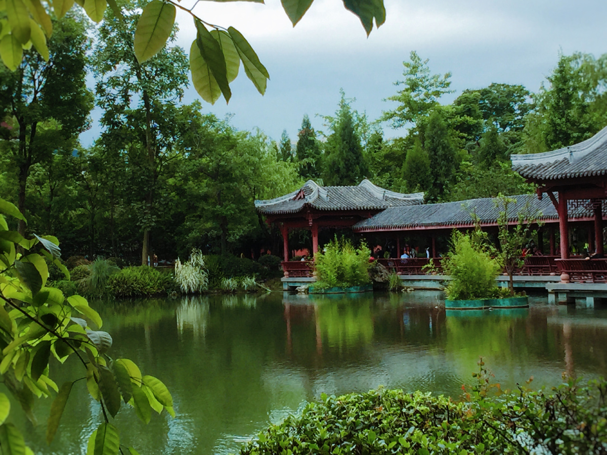 公园小景手机拍照于四川江油市太白公园