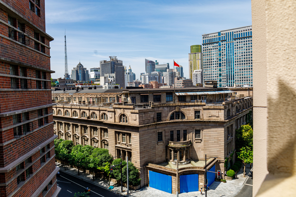 原上海市政府大楼今江西中路汉口路红旗随风飘扬