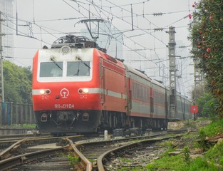 878093