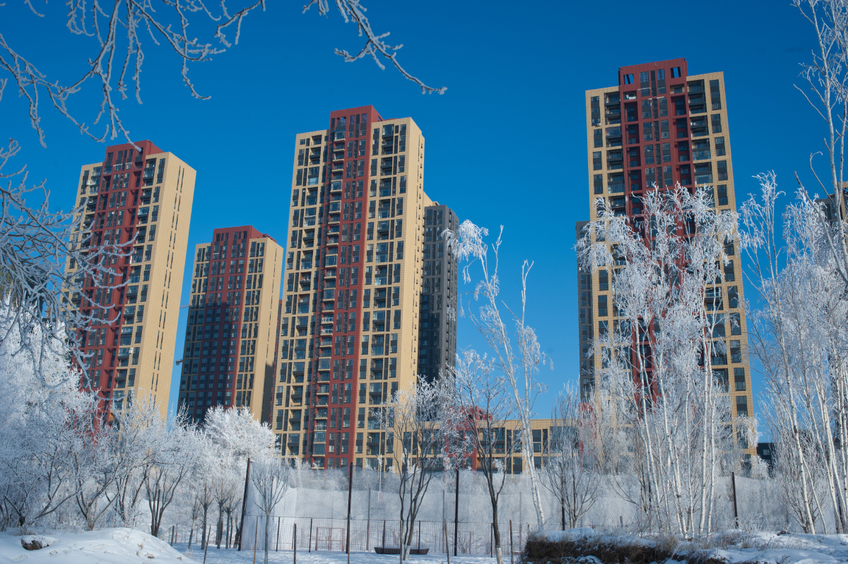 吉林市松江中路,万科小区,冬天经常能有雾凇相伴.