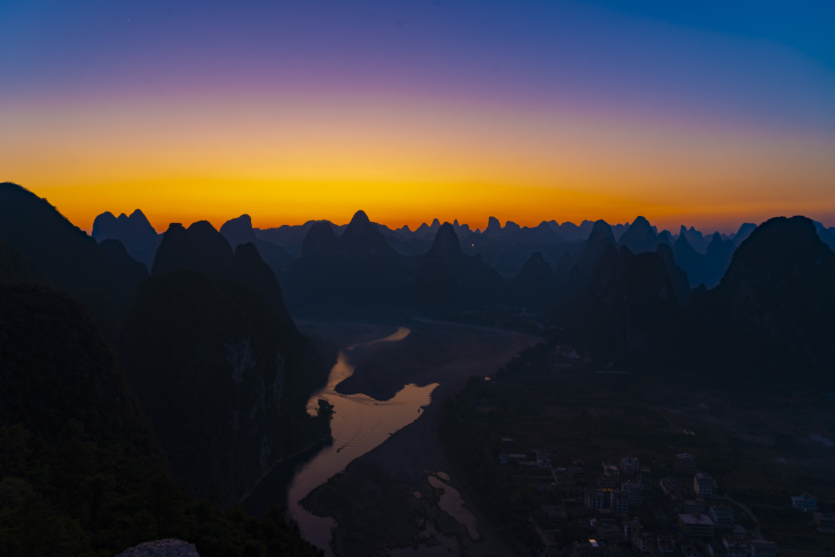 原创摄影作品,这里是阳朔老寨山,最美的日落只想与你们看!