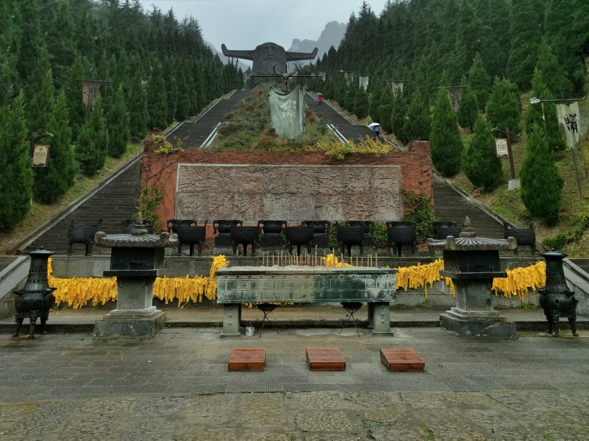 神农祭坛相传上古炎帝神农氏在此架木为梯采尝百草救民疾夭教民稼穑因