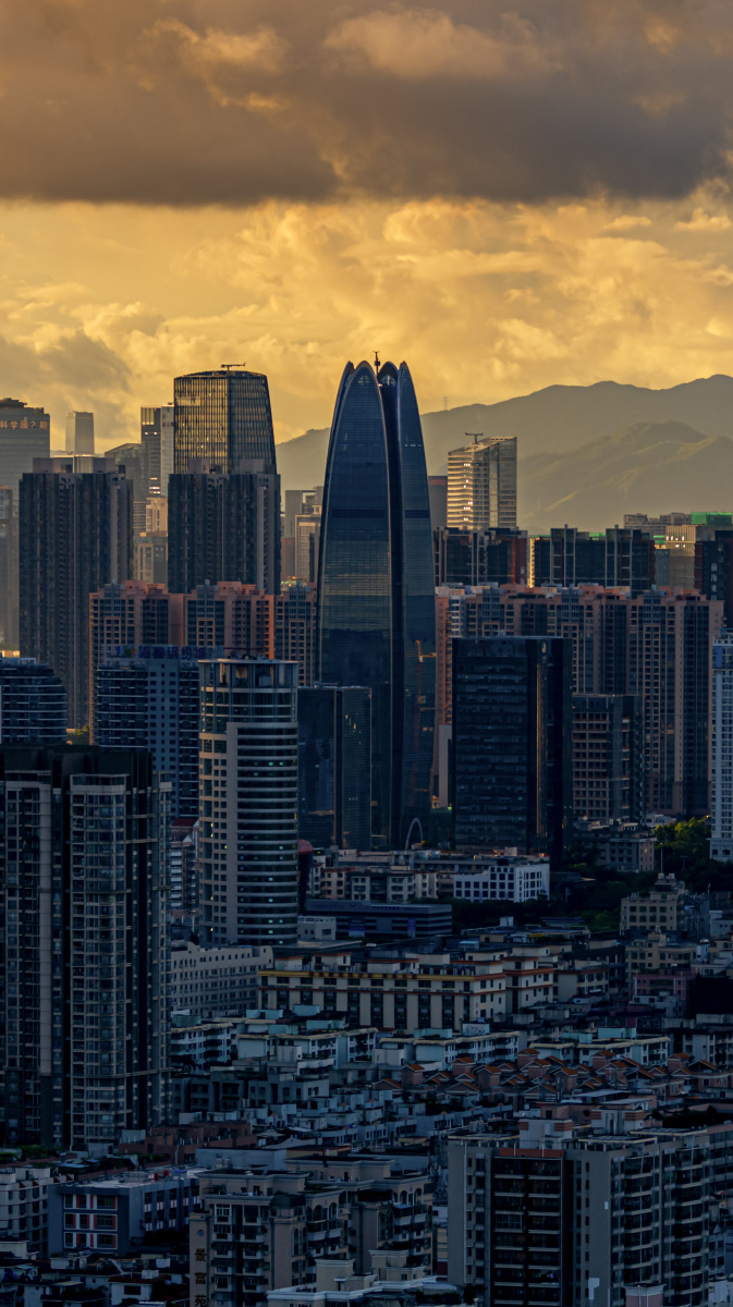 破晓初醒的城市