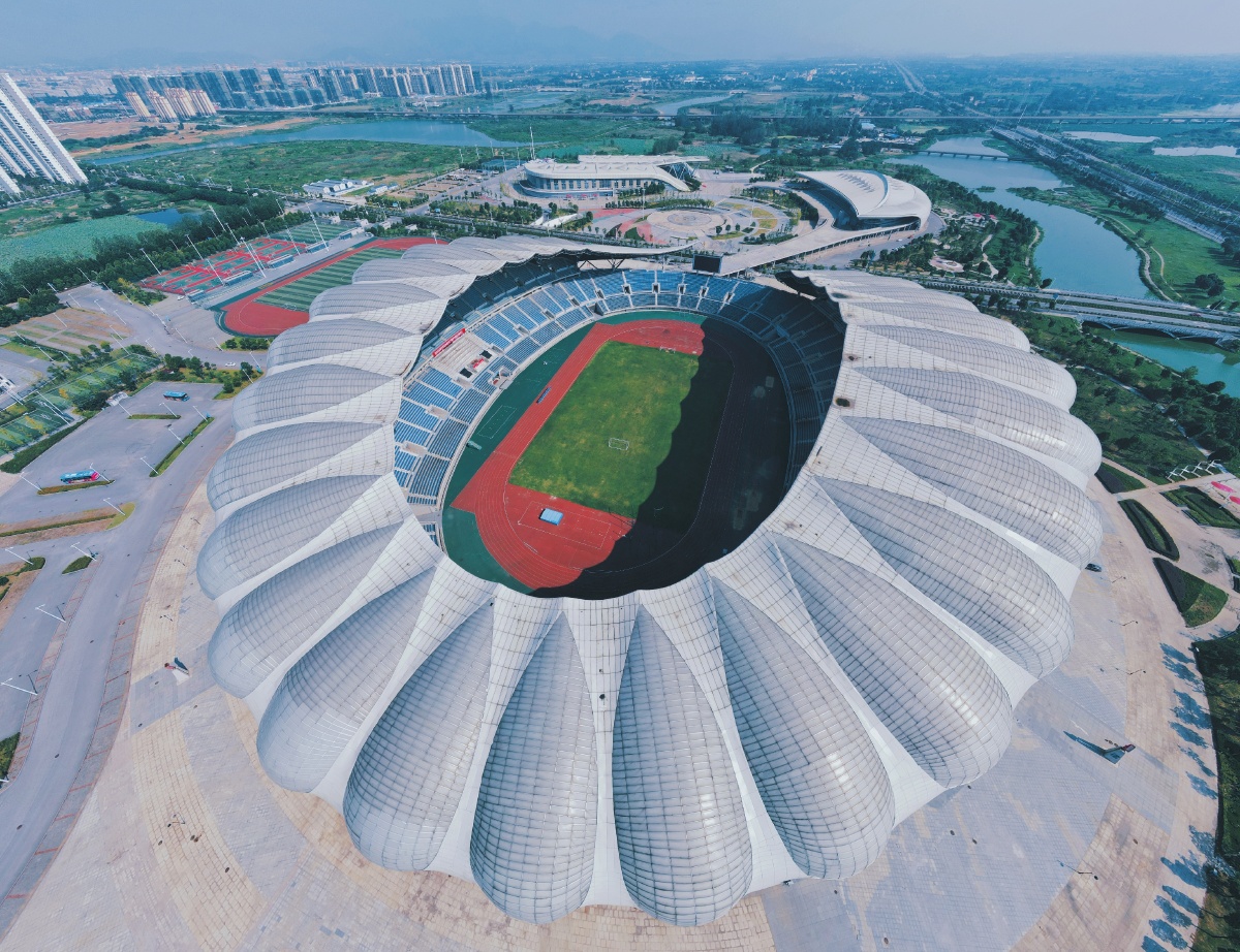 安庆的体育中心在上空像一个鸟巢