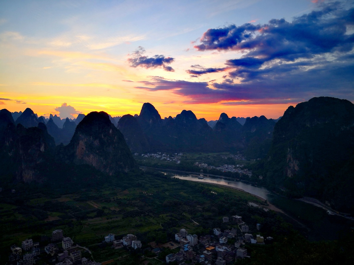 漓江老寨山落日