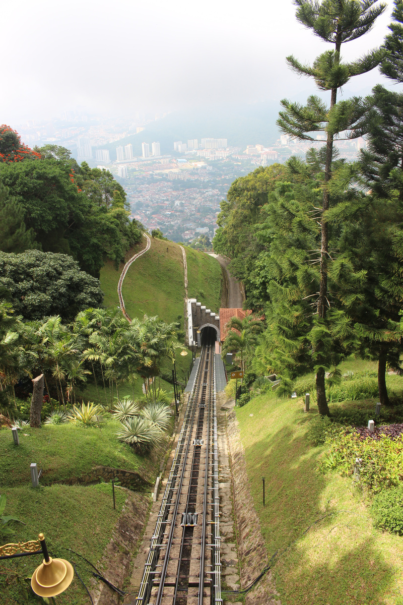 1923年开发的penang hill,途中碰到可爱的澳洲老夫妇,真希望自己老了