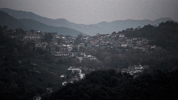 远处村