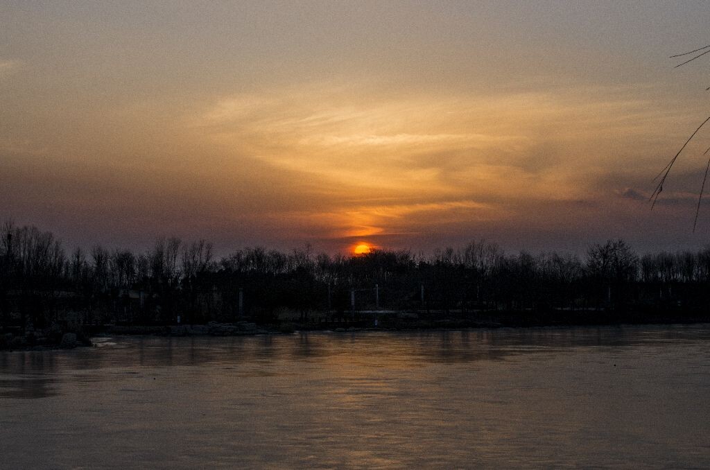 冬湖夕照