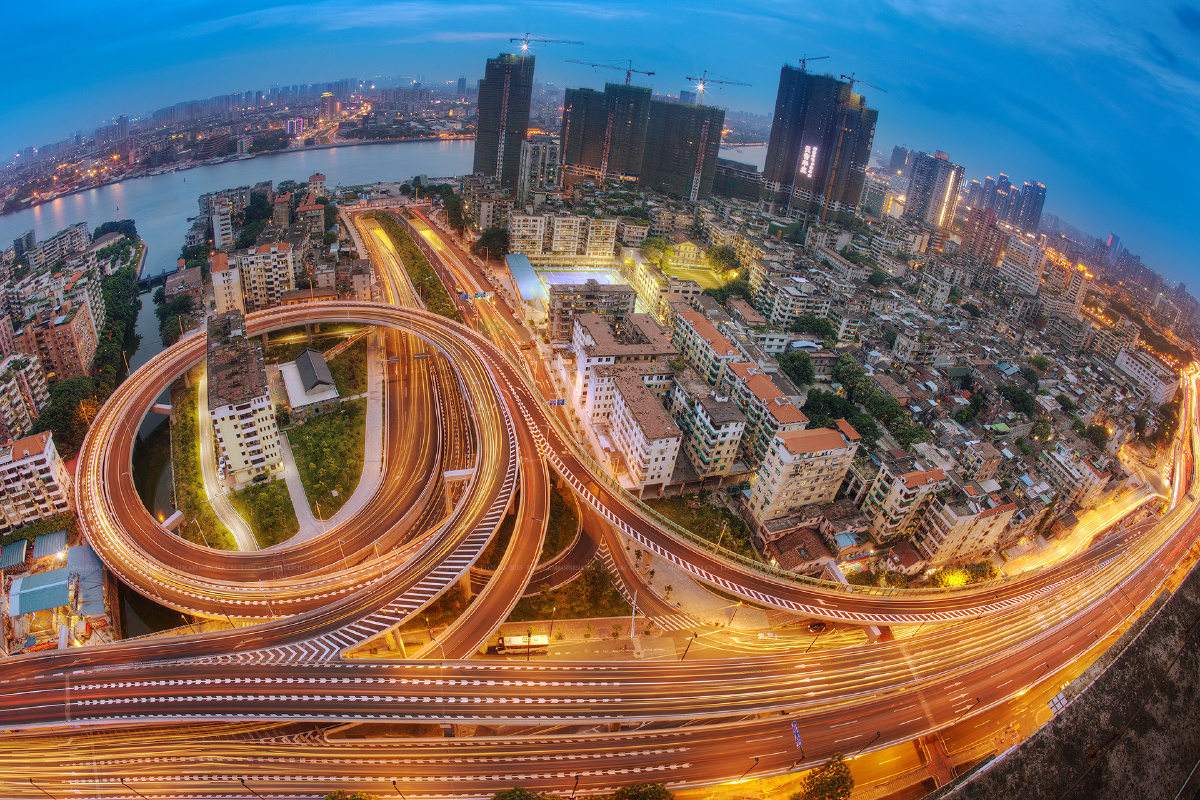 新开通的洲头咀隧道及其立交引桥.