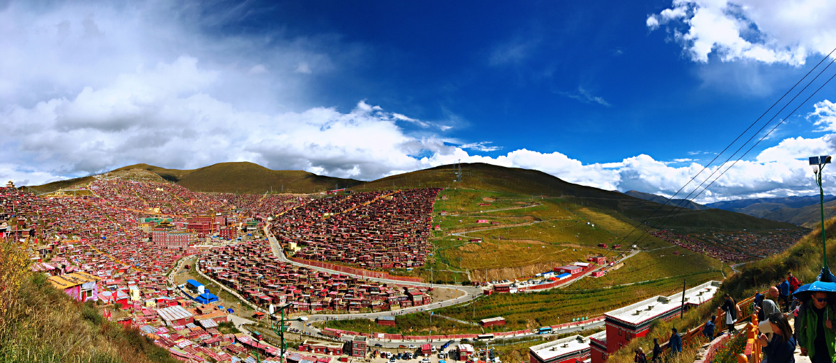 色达佛学院全景图