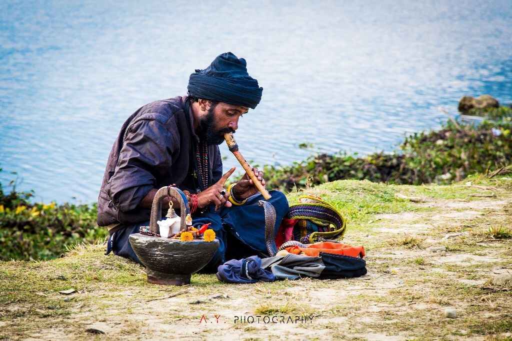 &quot;蛇语者&quot;...（摄于Fewa Lake，Pokhara，Nepal）