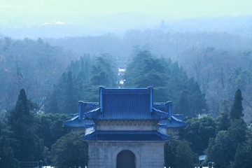 中山陵顶往下看~指点江山的感觉~