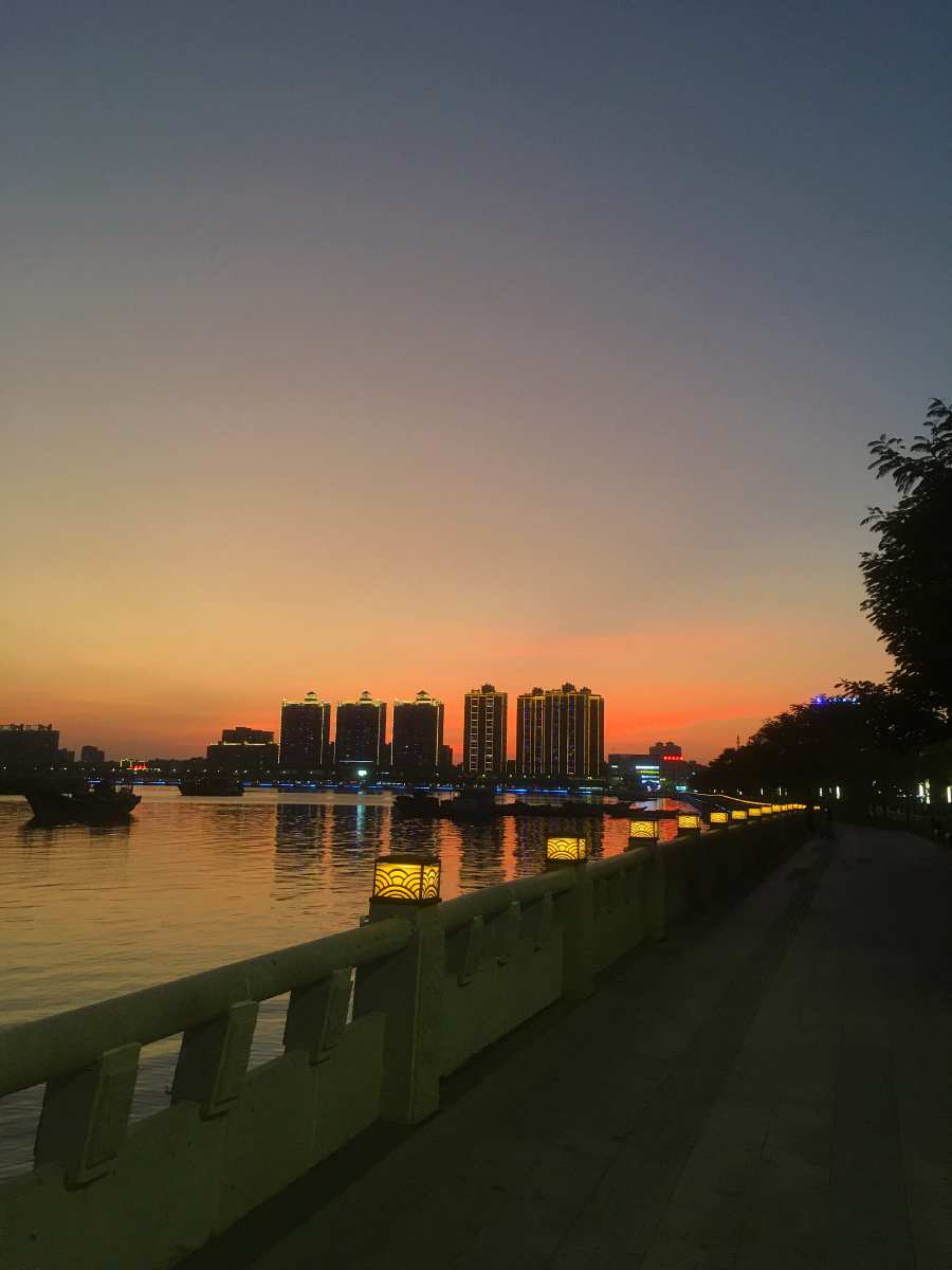 汕尾海滨街黄昏美景
