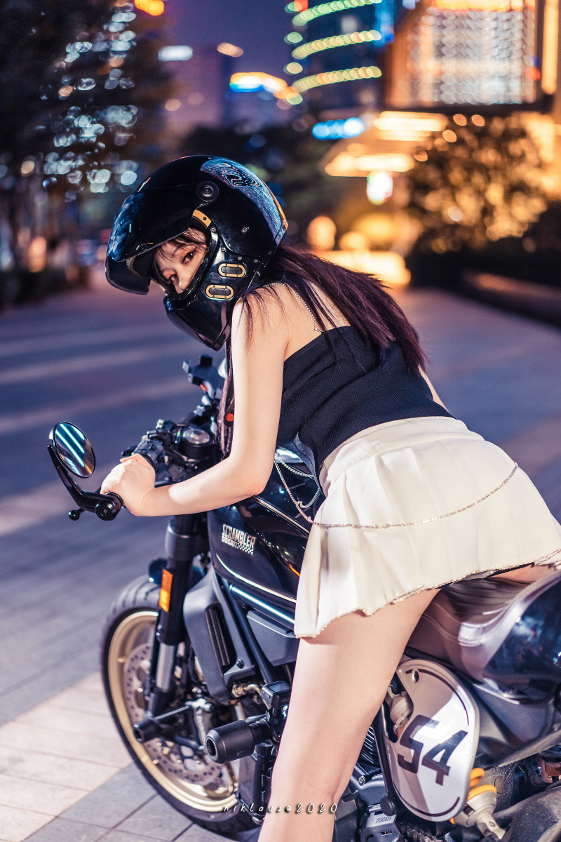 机车女孩