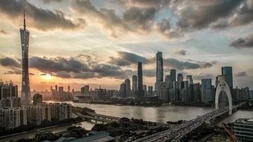 夏至黄昏的珠江河道