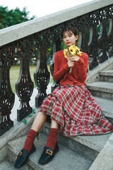 1890481